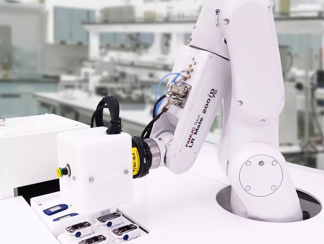 The FANUC LR Mate/7-7D Food/Clean is a lighweight robot ideally suited for Cleanroom and Food applications. Blood Test unit assembly.