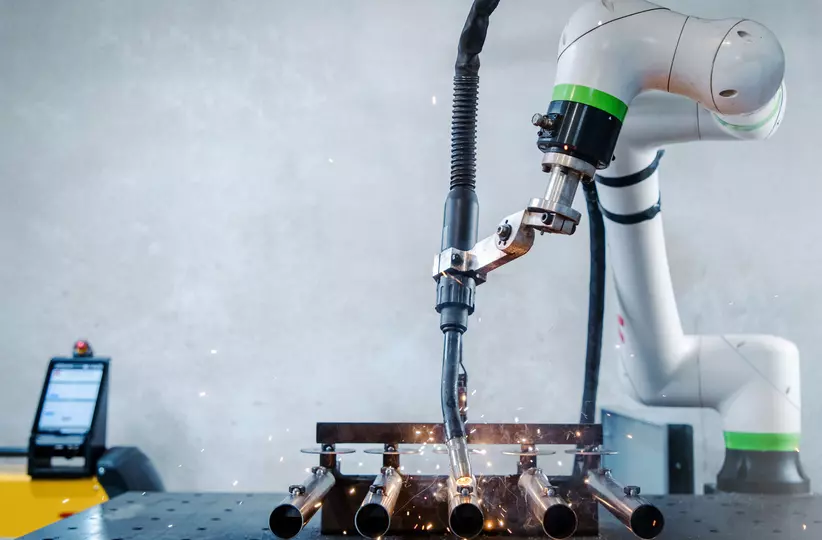 Success story about successful implementation of FANUC welding robots at the Italian company Bonvicini Carpenteria S.r.l.. Bonvicini S.r.l, a contract welding specialist, has invested in new industrial robot technology to meet customer demands for increased flexibility. In addition to their long-standing use of FANUC robots and with the help of system integrator company TECNOROBOT they have introduced their first collaborative robot, a FANUC CRX-10iA/L, which was up and running in 1 hour.