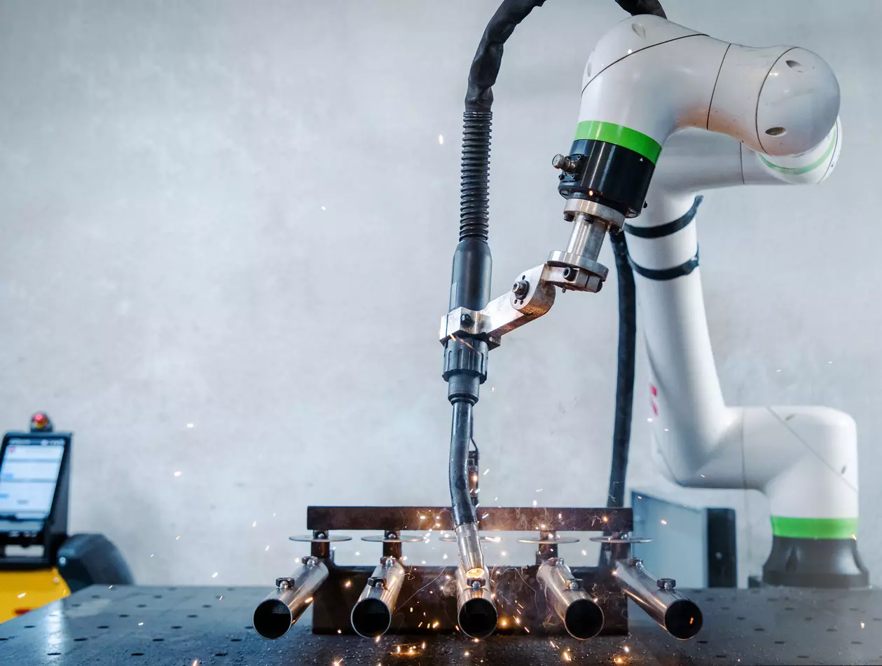 Success story about successful implementation of FANUC welding robots at the Italian company Bonvicini Carpenteria S.r.l.. Bonvicini S.r.l, a contract welding specialist, has invested in new industrial robot technology to meet customer demands for increased flexibility. In addition to their long-standing use of FANUC robots and with the help of system integrator company TECNOROBOT they have introduced their first collaborative robot, a FANUC CRX-10iA/L, which was up and running in 1 hour.