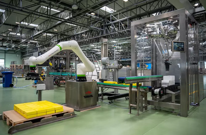 Case study pictures TAVIL.
TAVIL develops high-speed, multi-format packaging and palletising solutions for customers with diverse production requirements. Through its long-standing partnership with FANUC, the company combines its automation expertise with a broad range of robotics technologies to deliver flexible and reliable end-of-line solutions.