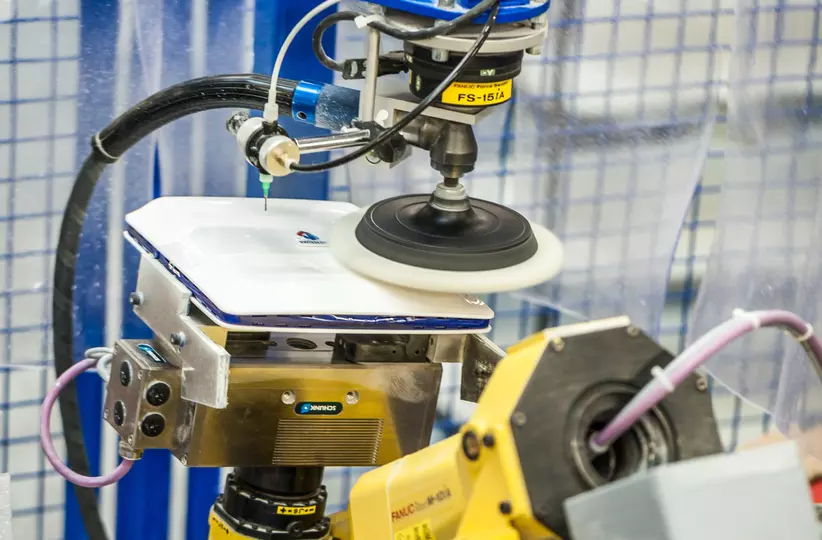 FANUC Robot M-10iA polishing electronic devices at Fastlog AG. Consistent quality is achieved by continuous application of force made possible the use of FANUC’s force sensor.