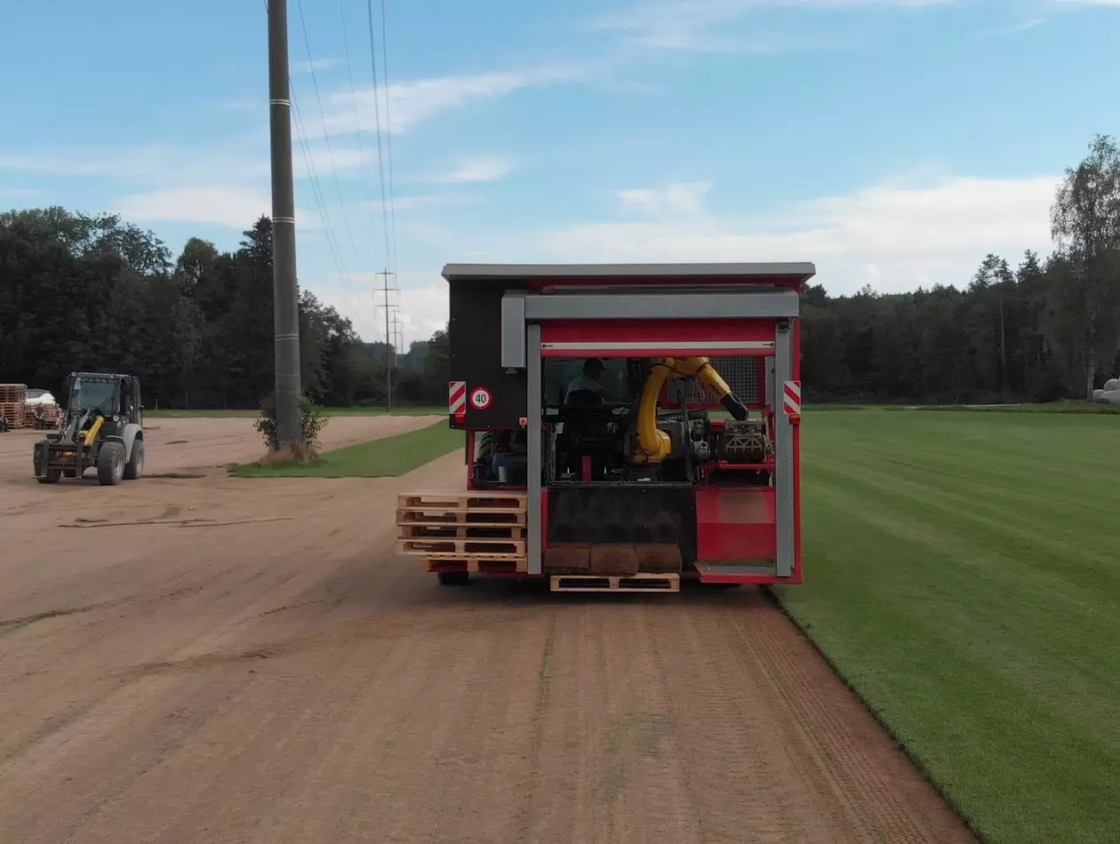 FANUC Robot palletising of turf rolls