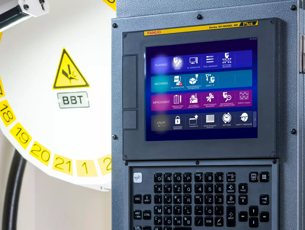 Detail image ROBODRILL Alpha-DiB Plus series with focus on the 31i-B5 Plus control