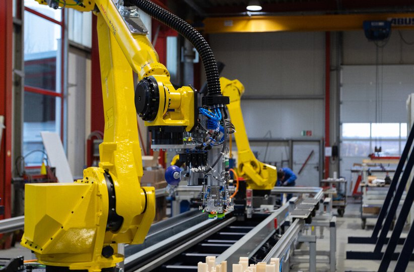 Image related to the success story ULRICH ROTTE.  FANUC Germany. 

Success story features two robots on a 13-meter traversing axis.