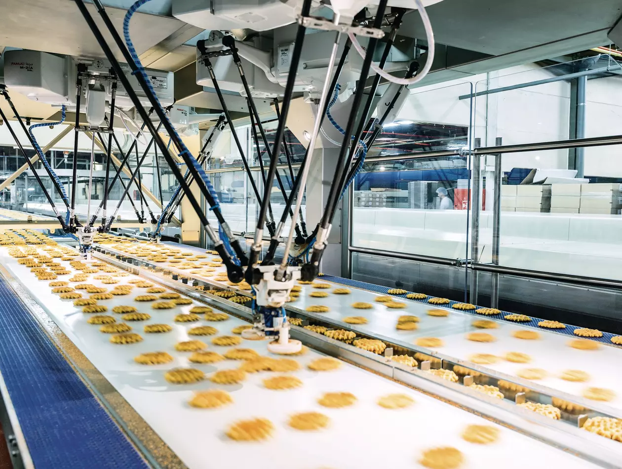 Delta Robots, M-2iA/3SL, picking cookies (waffles). High resolution.
iR Pick tool