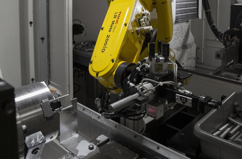 Machine Tending,  ROBODRILL,  Machine
The FANUC LR Mate/7-7D is a compact 6 axis robot ideal for process automation in many industries. LR Mate/7-7D loading ROBODRILL.