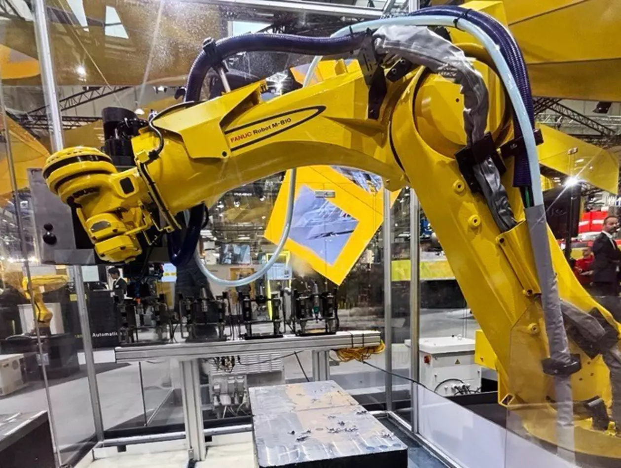 Robot milling with M-810/270-27B. Image from EMO 2025. Hanover.