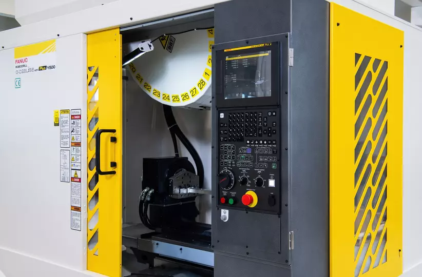 FANUC ROBODRILL D28LiB5 ADV Plus Y500 with DDR-T𝑖B rotary table. ROBODRILL DDR-T𝑖B rotary table is the solution for handling parts weighing up to 200 kg with ease.