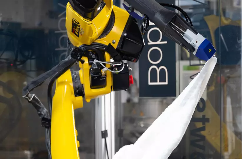 История успеха Рассказывает о роботах, обрабатывающих белье. FANUC Германия