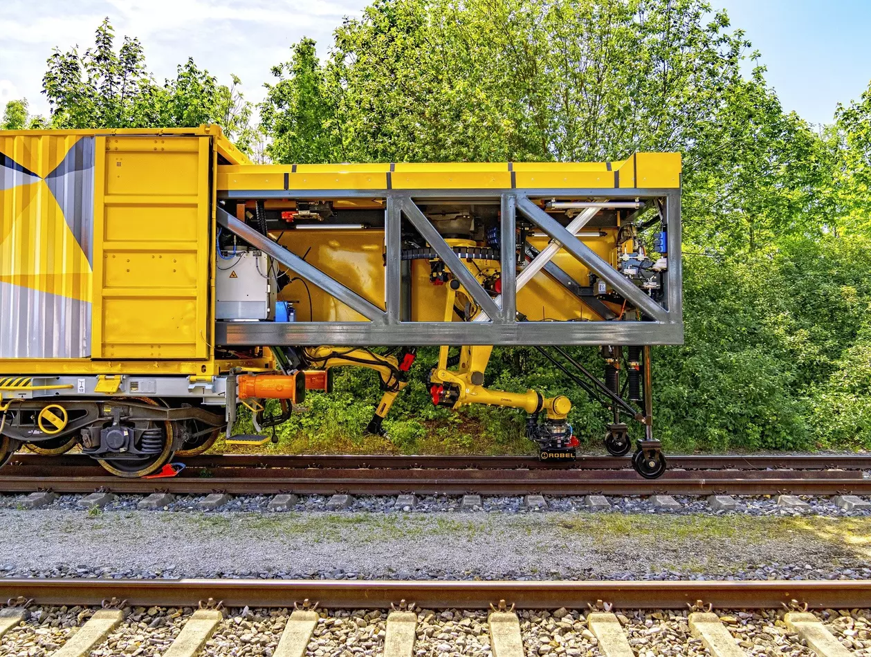 Image for Press release about Robots repairing railway tracks. IMAGE ONLY TO BE USED IN RELATION WITH PRESS RELEASE.