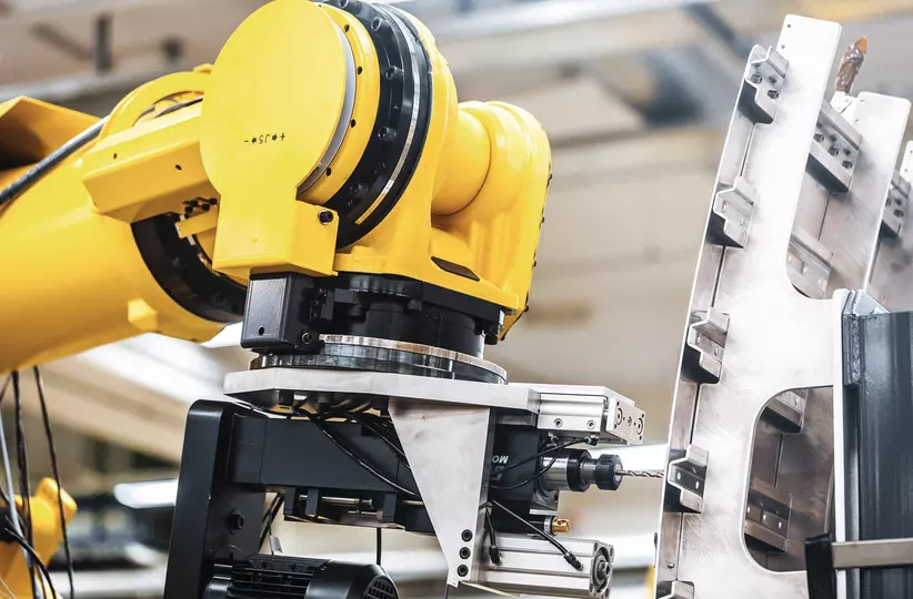 FANUC Robot M-900 in a drilling application. 
The FANUC M-900 series stands for high rigidity robots designed for large parts handling.