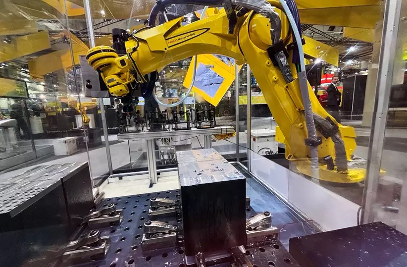 Robot milling with M-810/270-27B. Image from EMO 2025. Hanover.