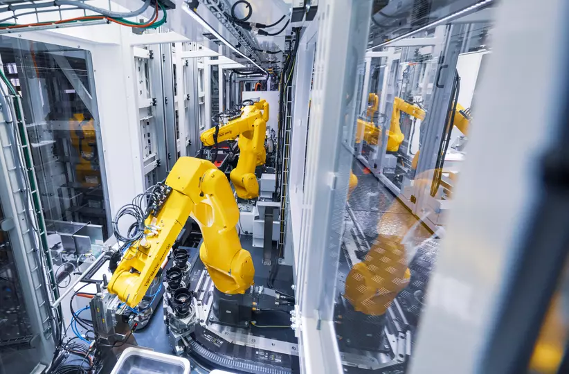 Images Eugster/Frismag Case Study. Assembling of coffee grinders with LR Mate 200iD/7L and handling with M-20iD/25 in combination with ZDT.