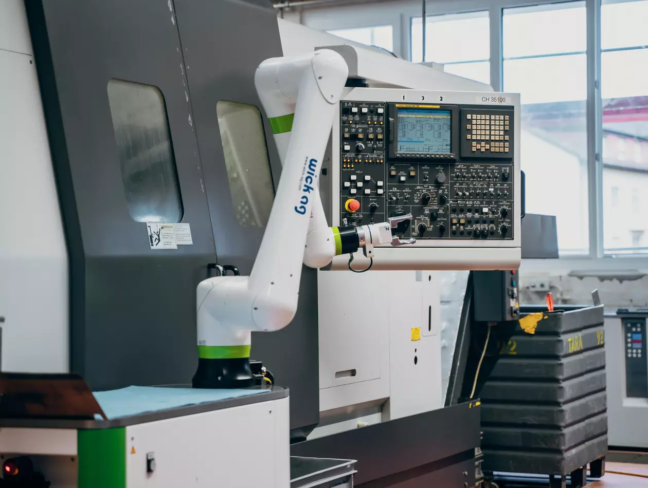 Success story about automated handling processes using FANUC cobots by the Swiss company Emerson Professional Tools AG.

Emerson Professional Tools AG relies on FANUC cobots to ensure precise and reliable handling within its automated production environment. Supported by advanced vision technology, the cobots pick and position components with high accuracy, contributing to consistent product quality. 