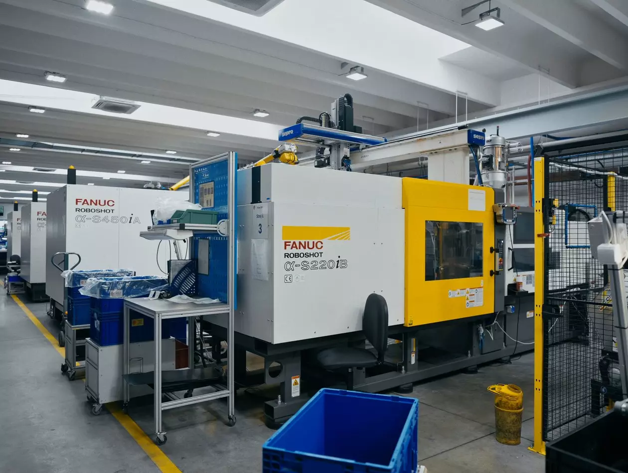 Služba Nitra case study pictures

The Slovakian company supplies mostly to the automotive sector and has transformed its production by adopting ROBOSHOT injection moulding machines and industrial robots. The company has significantly increased productivity while cutting energy consumption and reducing error rates.