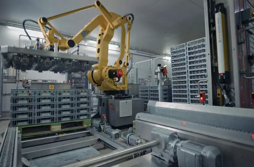 FANUC palletizing robot operating in the food industry. Success story about FANUC's excellent customer service, technical support and training, required for high-level robotisation projects at the Swiss company ELSA Mifroma,  specialized in dairy products