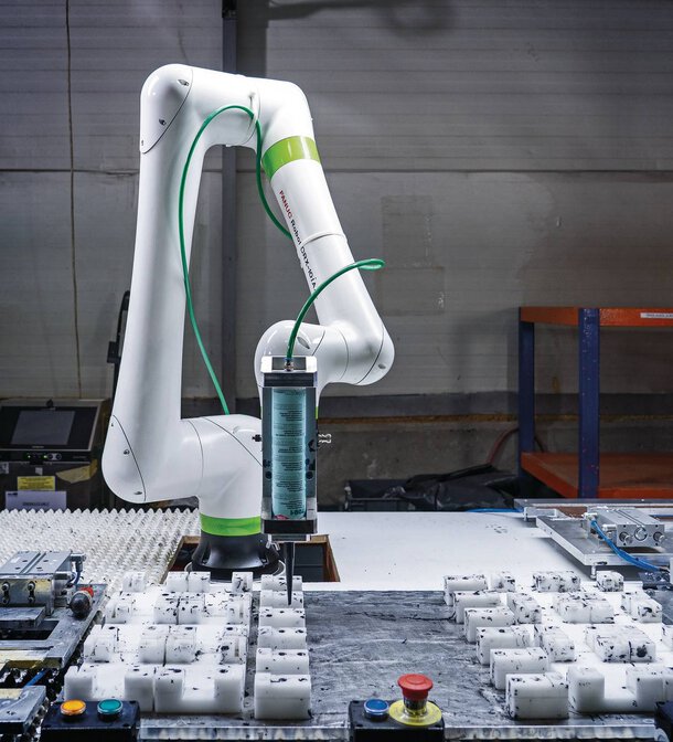 FANUC CRX-10iA/L ロボットモデル Fanuc CRX-10iA/L Robot | Robots.com