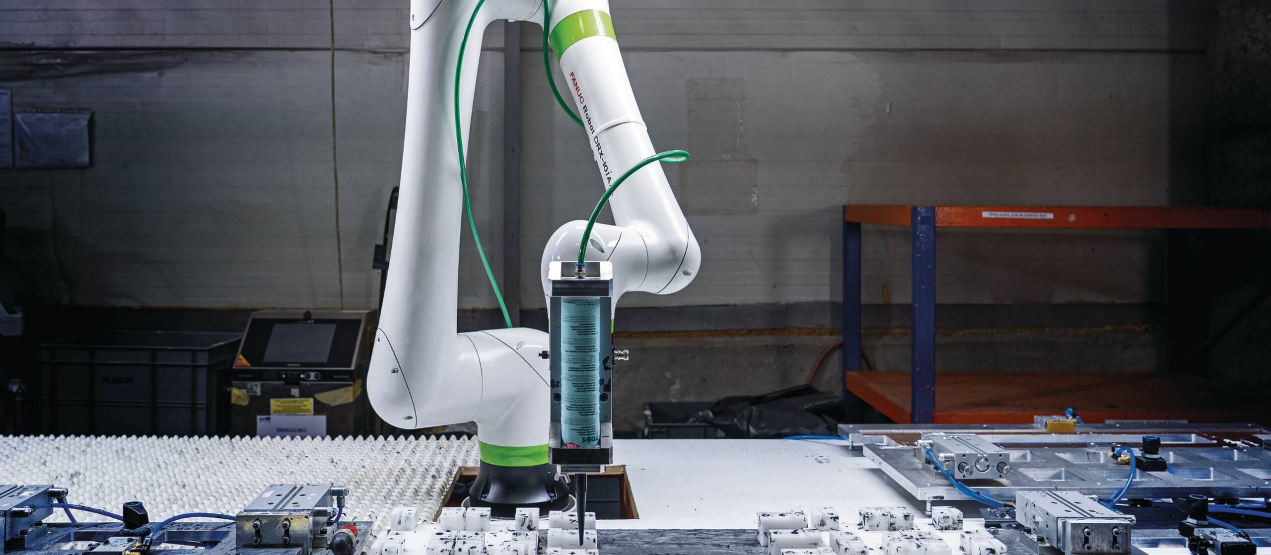 FANUC CRX-10iA/L ロボットモデル CRX-10iA/L Paint Collaborative Robot | FANUC America