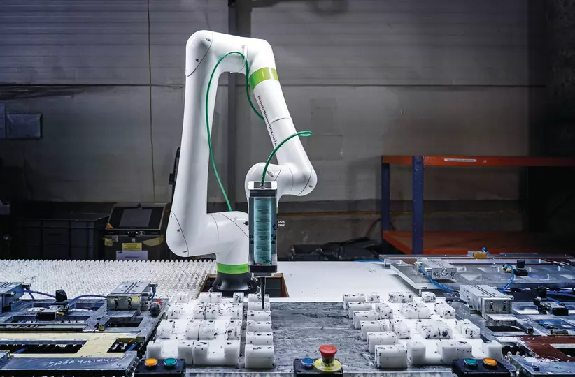 Success story about successful implementation of FANUC robots, and cobots at the Turkish company Silverline.