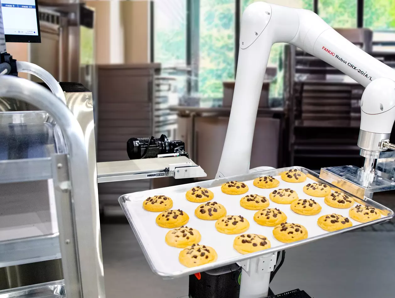 Image of CRX-20iA/L Food Grade - Loading and Unloading Cookie Trays. Jpeg.