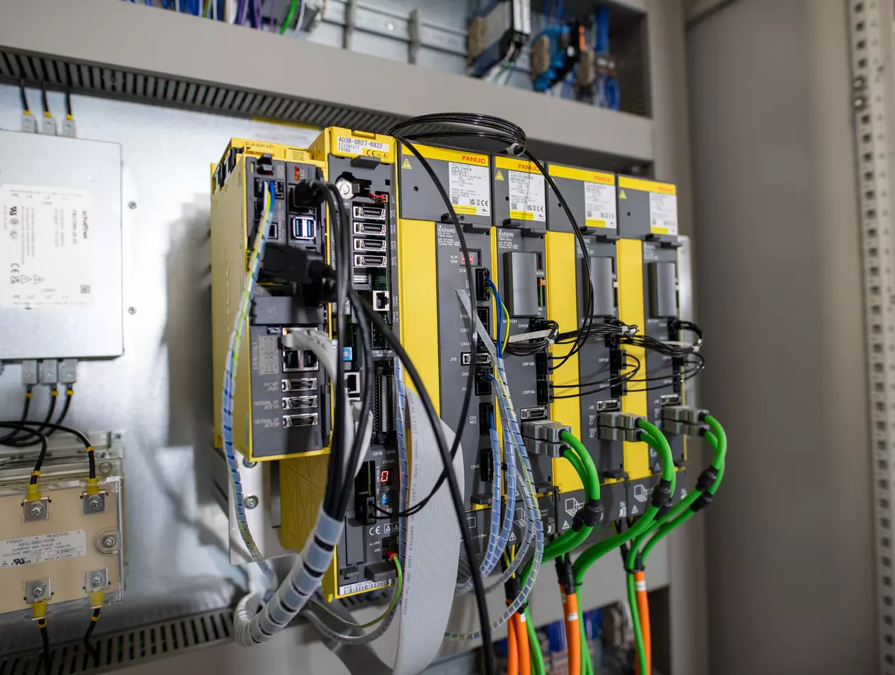 Pictures of Success story EMEC about robots servo motors, amplifiers and iPC . FANUC Germany - English subtitles