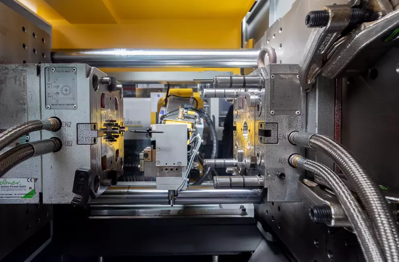 Image related to the success story VL Robotix.  FANUC Germany. 

Success story features ROBOSHOT in combination with an LR Mate 200iD/7L.