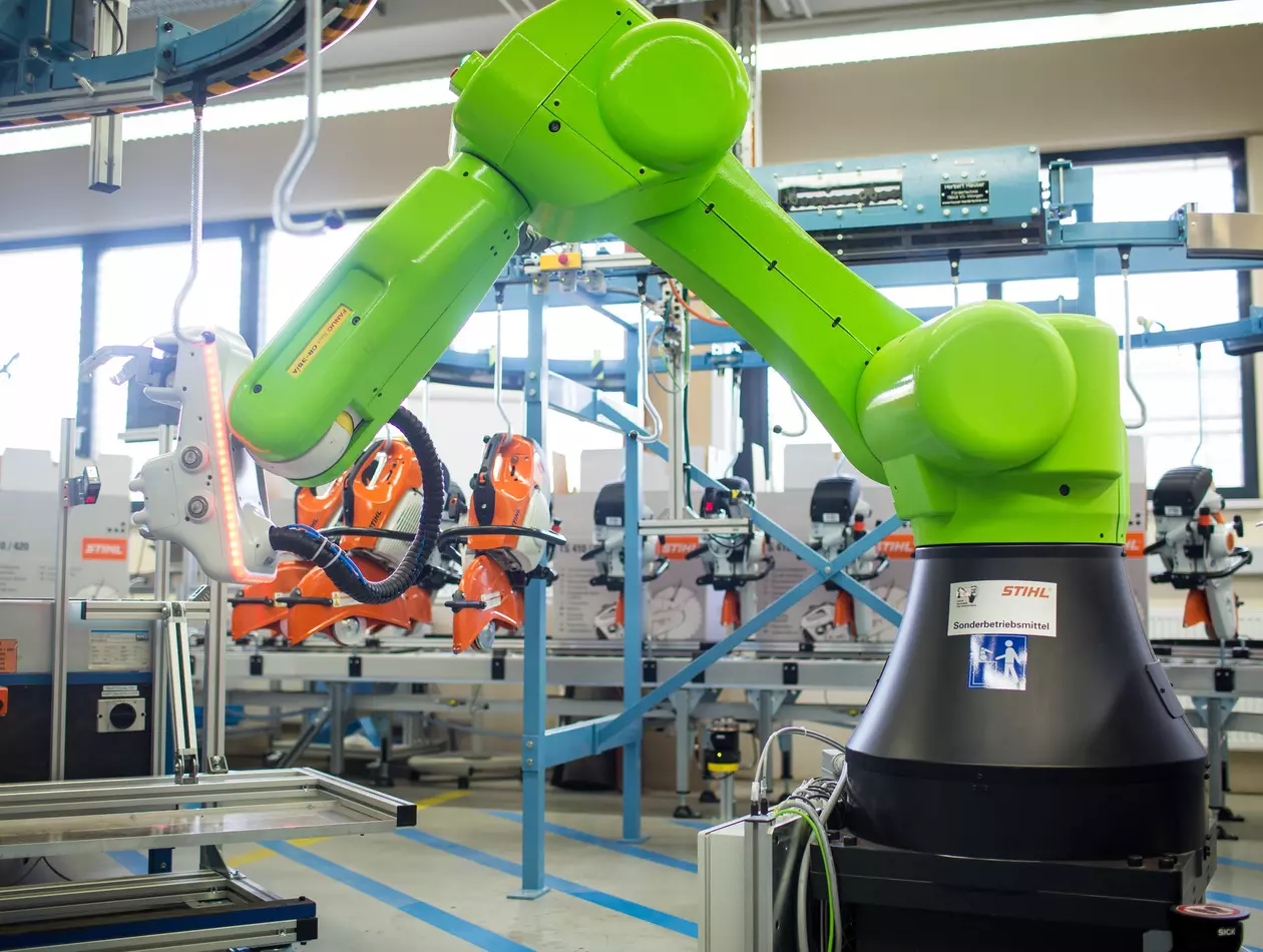 Success story of successful implementation of FANUC Collaborative robots at the German company Stihl.