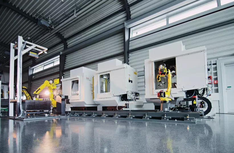 Machine tending with FANUC Robot. FANUC M-20 Robot loading/unloading multiple FANUC Robodrill machining centers.