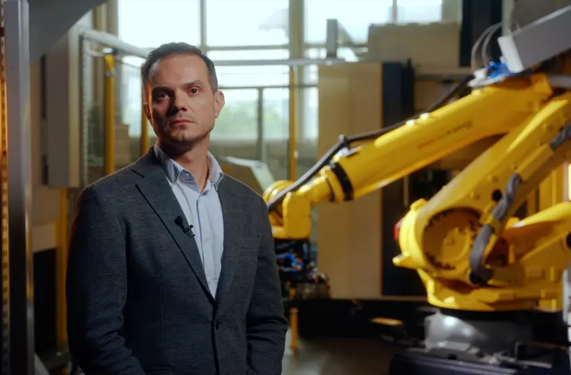 Mikron Plus testimonial. Success story about the successful implementation of FANUC CNC and FANUC robot R-200iC/210L at the Slovenian company Mikron Plus.