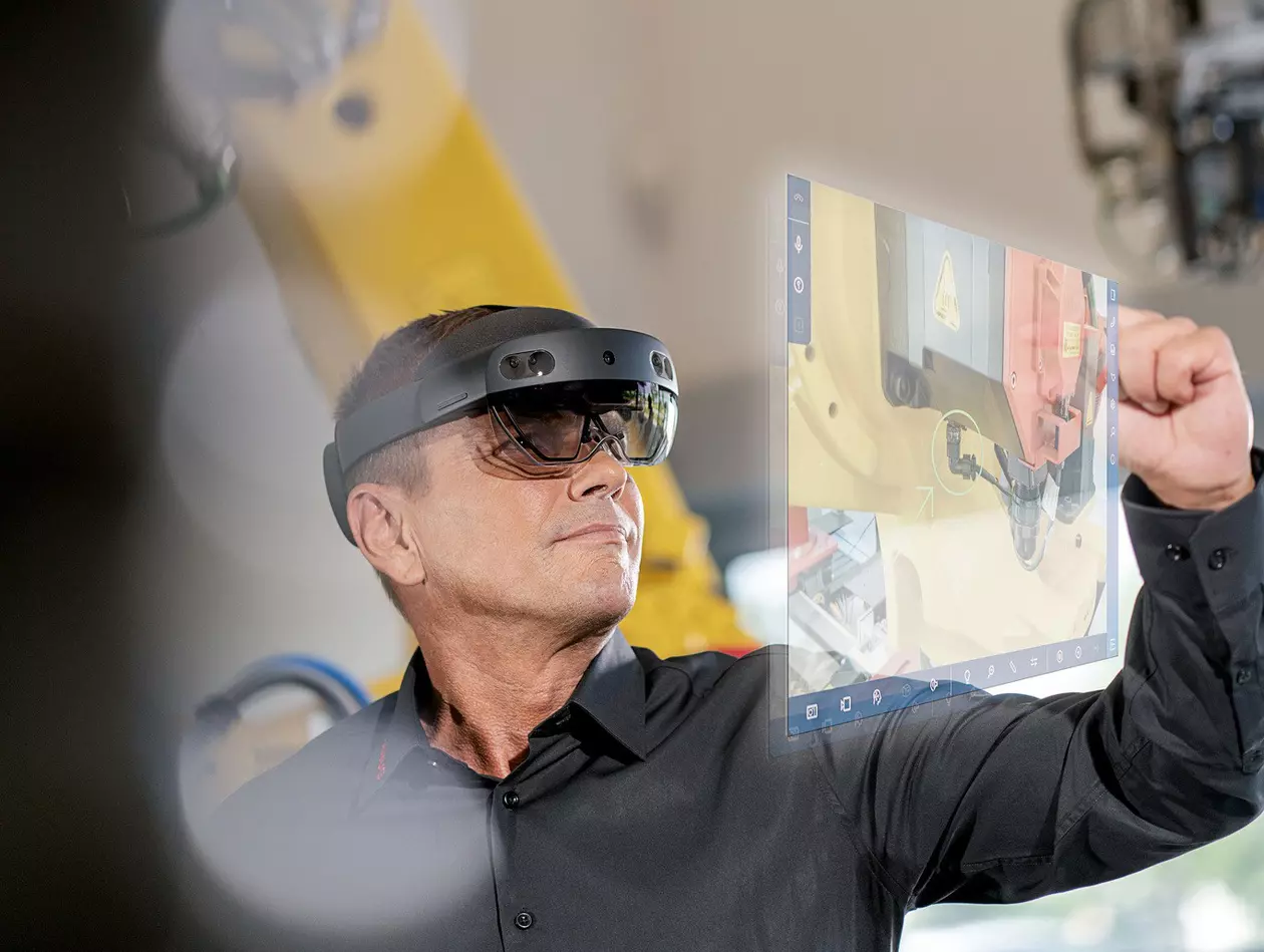 Person with virtual glasses and a virtual FAR screen.