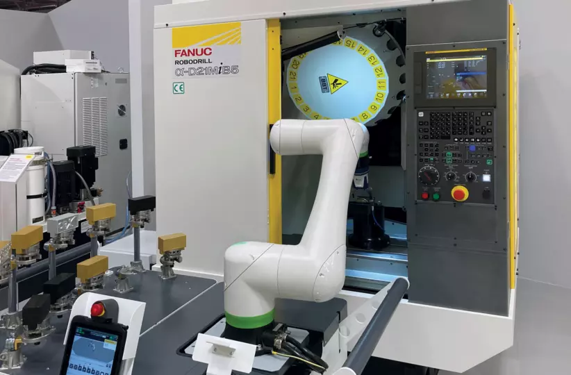 Machine tending with FANUC Robot. FANUC CRX Robot loading/unloading FANUC Robodrill machining center.