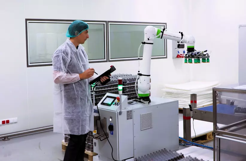 Images case study Phytopharm Klęka S.A from FPL. CRX-20iA/L handles bottle stacks using a custom vacuum gripper, while a CRX-25iA palletises heavy product cartons.