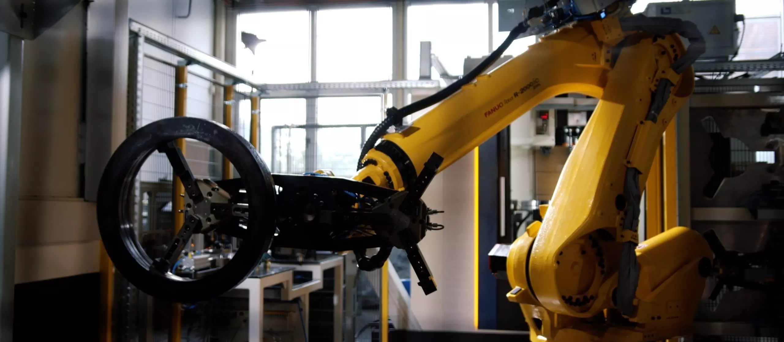 Success story about the successful implementation of FANUC CNC and FANUC robot R-200iC/210L at the Slovenian company Mikron Plus.