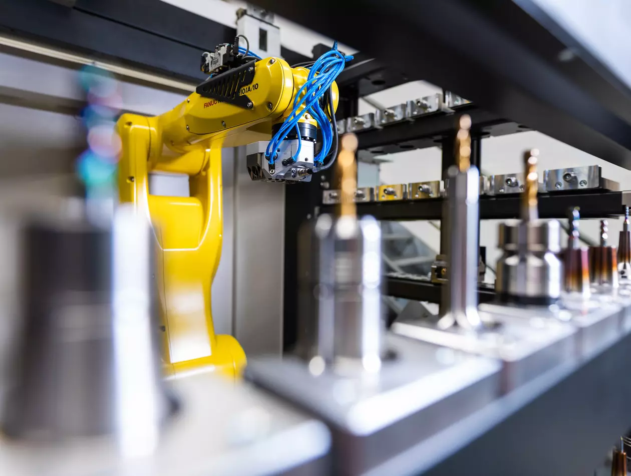 Images WU GmbH Case study featuring and LR-10iA/10 and ROBODRILL.