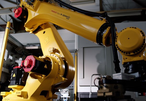 R-2000iC/210L endüstriyel robot - Robot kaynak makinesi