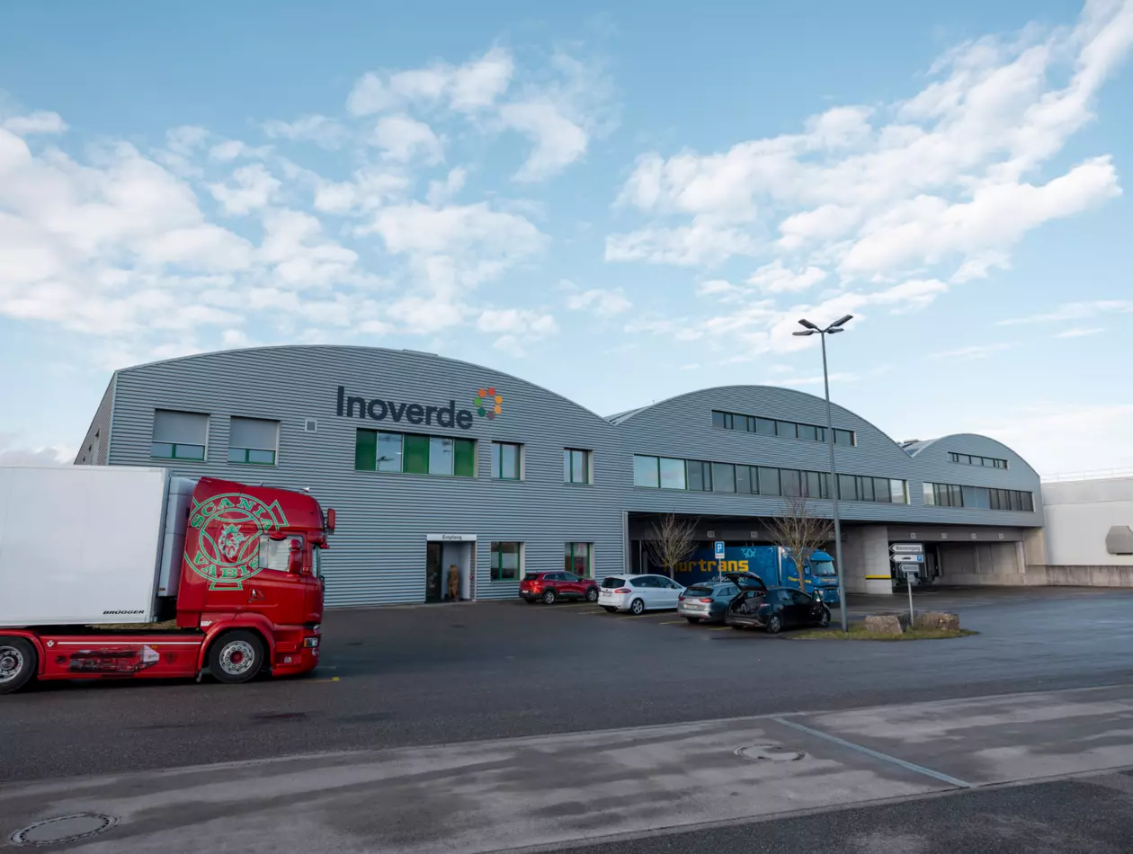 Images Inoverde Case Study. Picking, Packing, Palletising of carrots with M-20iD/25, M-20iD/35, and M-710iC/50 and DCS.