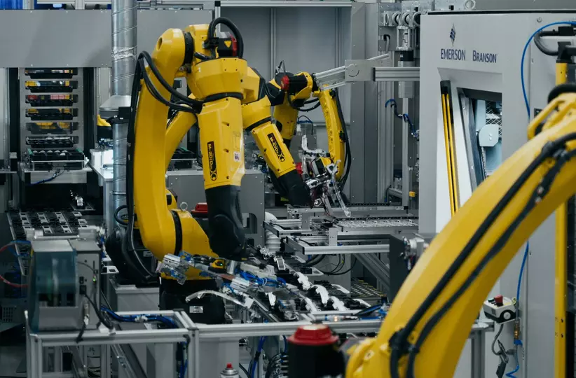 Služba Nitra case study pictures

The Slovakian company supplies mostly to the automotive sector and has transformed its production by adopting ROBOSHOT injection moulding machines and industrial robots. The company has significantly increased productivity while cutting energy consumption and reducing error rates.