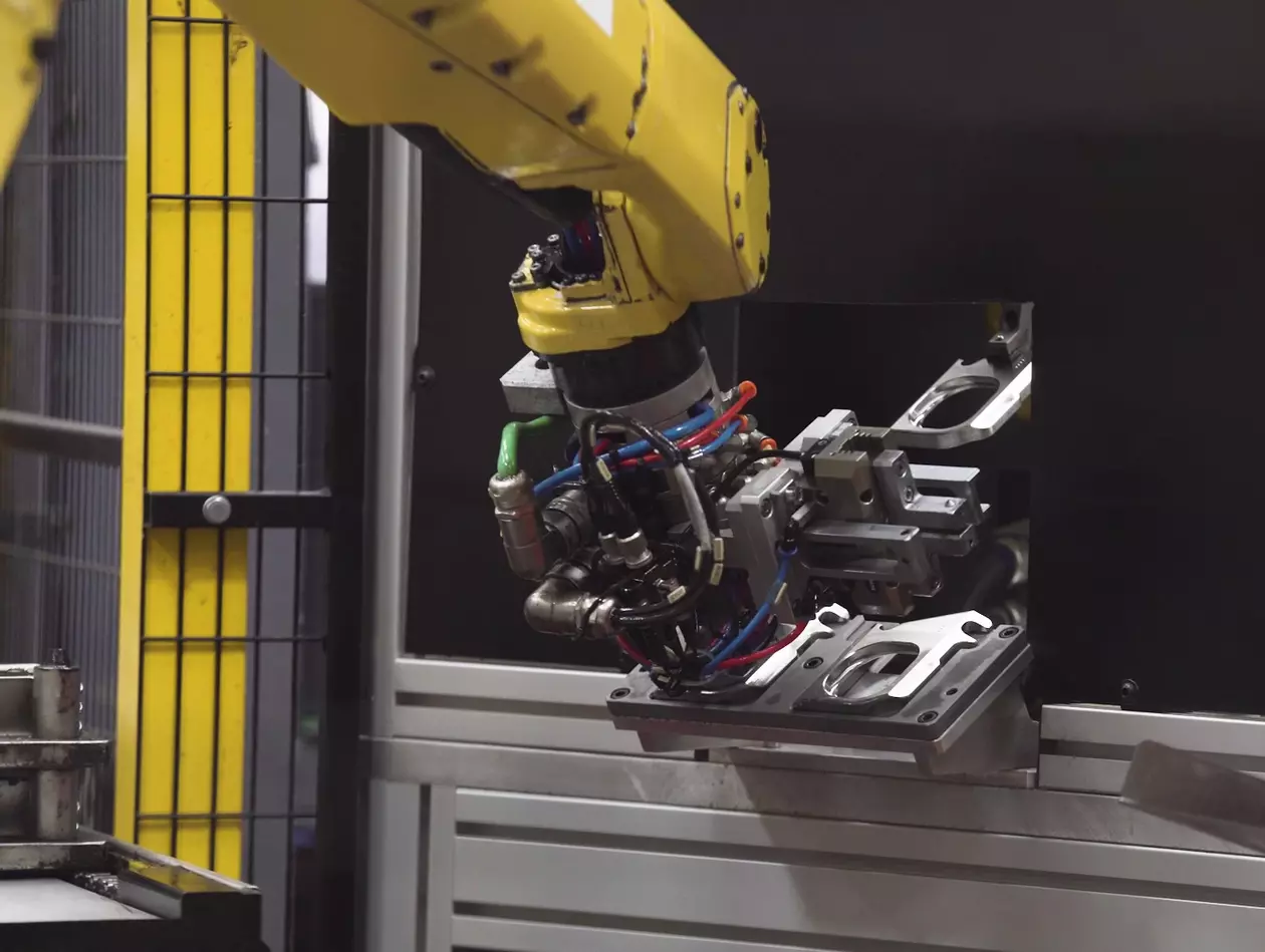 TRAFIME is an important Italian company active with three plants and exporting 80% of its production. After having adopted FANUC technology for ROBODRILL and robots, TRAFIME decided to install FANUC FIELD System to monitor their production and increase machine availability. Discover their experience with the FANUC original IIoT platform and all the advantages of an on premise solution.