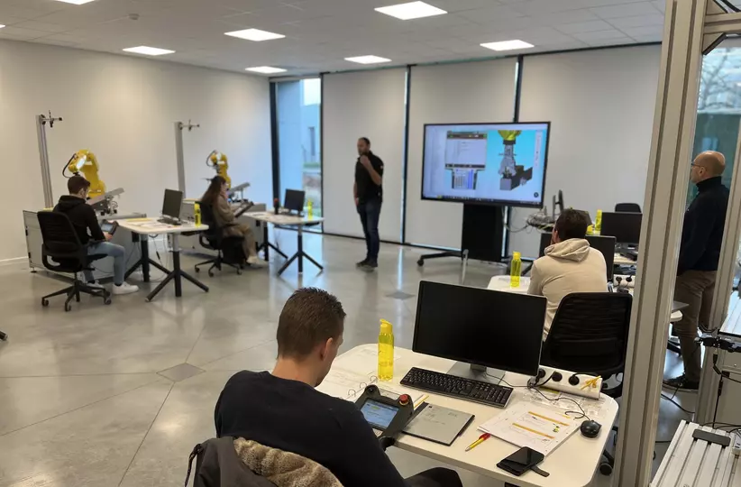 Image to go with the Press release about the Academy.
Image to go with the Press release about the Academy.
Training in FANUC Academy Benelux
please make sure to state it also in the press release