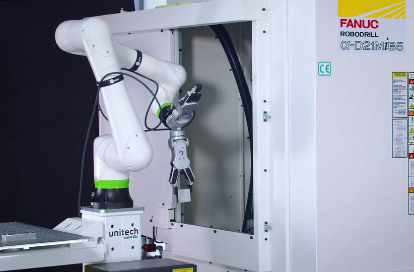 Machine tending with FANUC Robot. FANUC LR-10iA/10 loading/unloading FANUC Robodrill machining center.