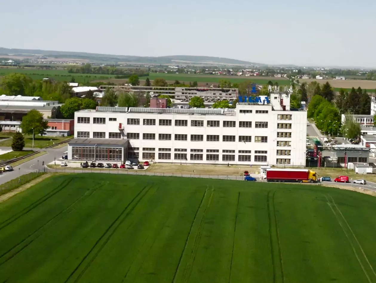 FCZ success story featuring the protective filter production with the support of our robots