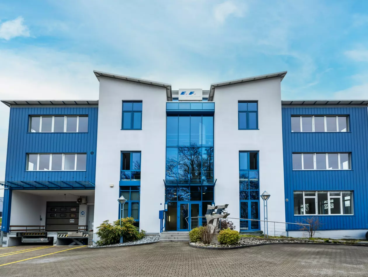 Images Eugster/Frismag Case Study. Assembling of coffee grinders with LR Mate 200iD/7L and handling with M-20iD/25 in combination with ZDT.