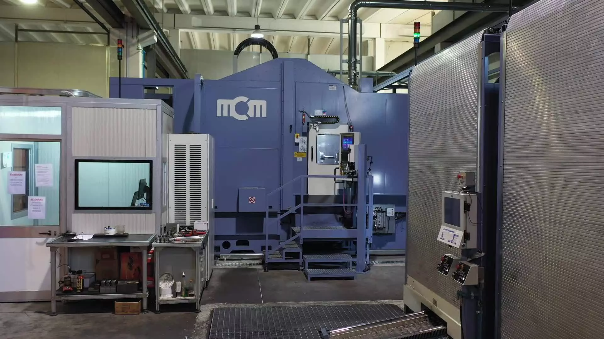 Orbit Cut
Orbit Cut allows turning on machining centers by synchronous control of C-axis rotation and XY-axis circular motion. This function simplifies the creation of programs for such applications. 
Duration: 1:11min