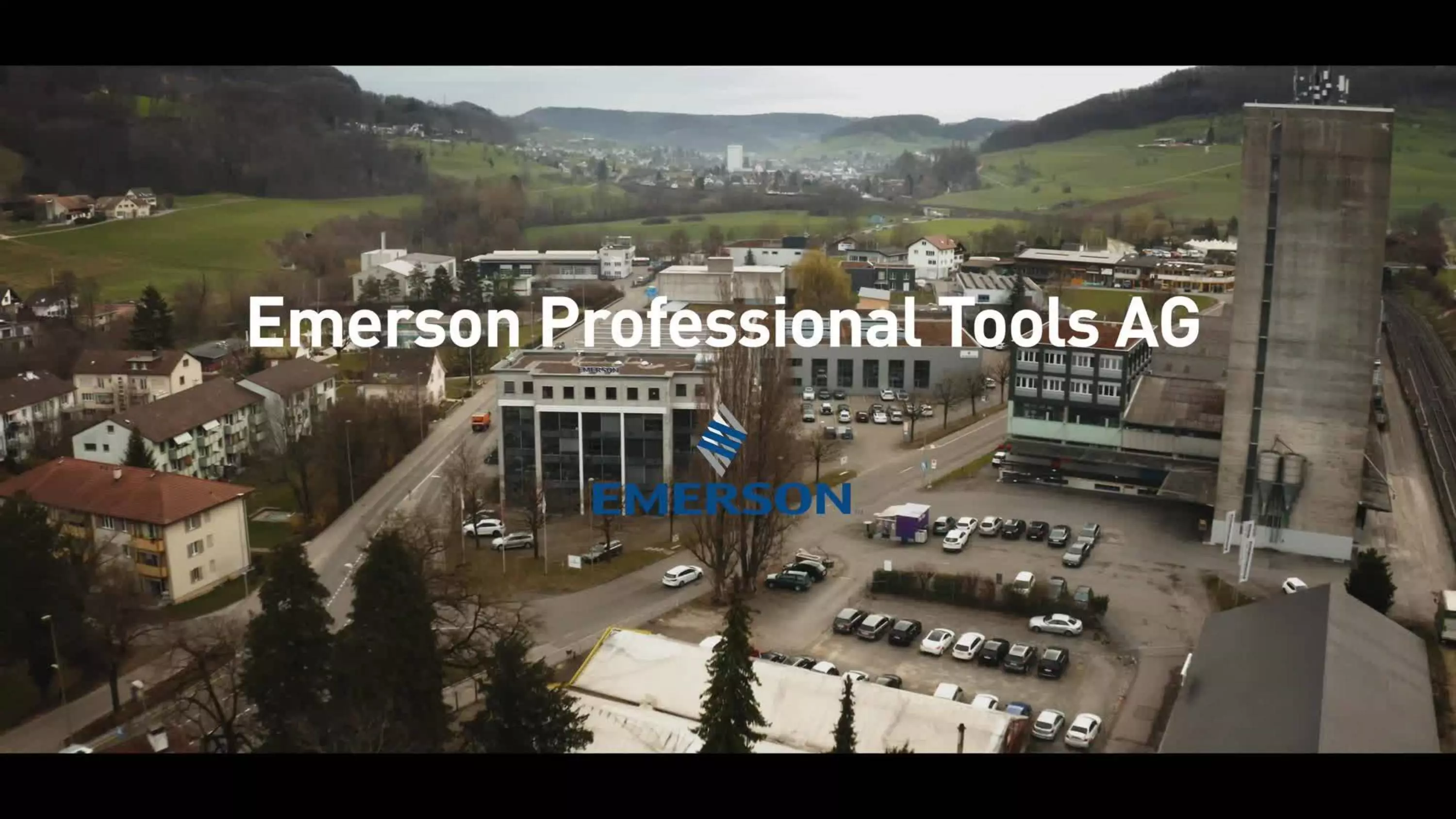 At Emerson Professional Tools AG, a FANUC CRX cobot operates efficiently even in confined production areas. The collaborative system ensures precise handling and smooth integration into the automated workflow, demonstrating how FANUC technology supports reliable and space‑optimized manufacturing environments.