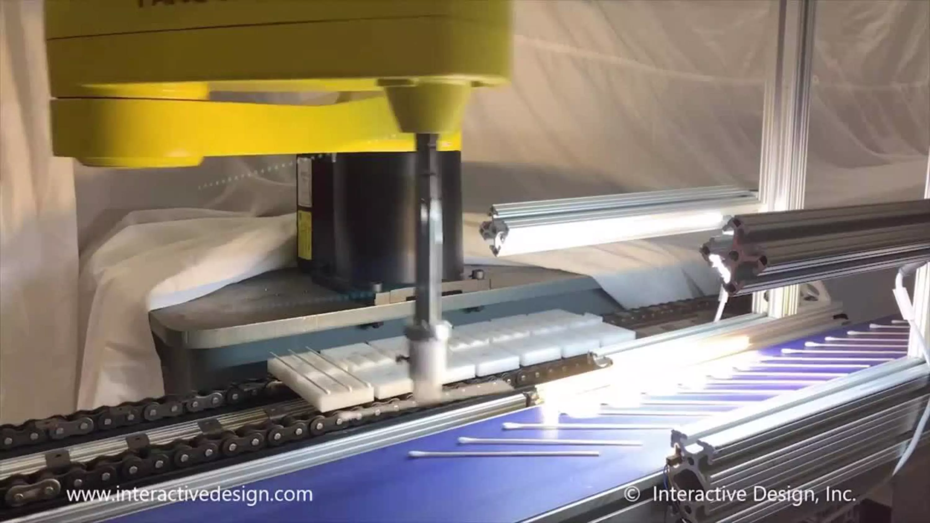 Obsługa wacików bawełnianych za pomocą robota SCARA